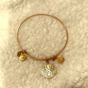 Alex and Ani infinity bangle like new 😊